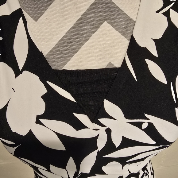 Lands' End Women's One-piece Swimsuit Size Medium Hawaiian Black White. - Picture 5 of 14